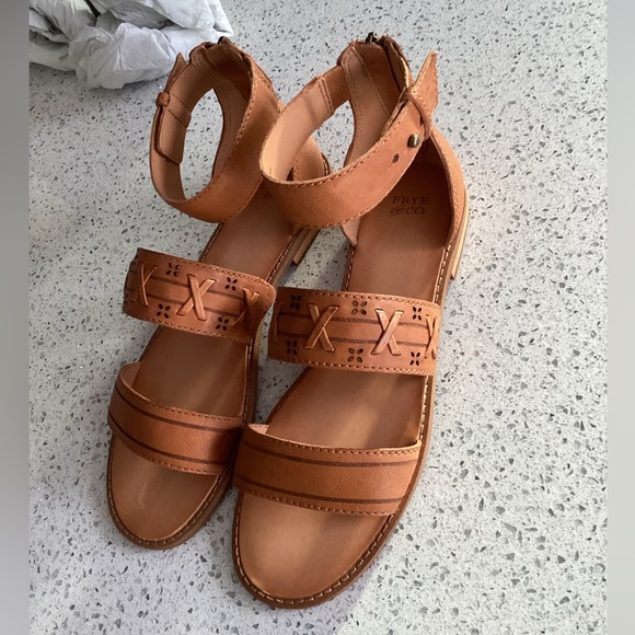 Frye Leather Sandals, size 8, NIB - Picture 2 of 5